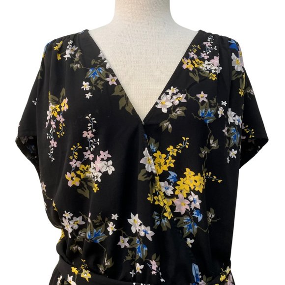 Dex Shortsleeve Wrap Floral Jumpsuit Size: 3X - Picture 2 of 5